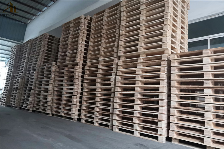 上海某日用品公司膠合板托盤(pán)發(fā)貨