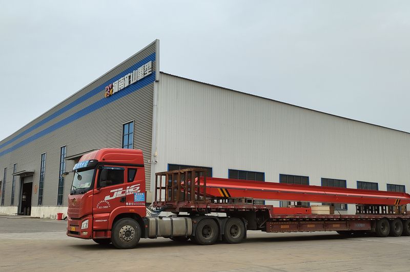 電動(dòng)單梁起重機(jī)3臺(tái) LD5t—16.8m LD3t—16.5m /2臺(tái) 制作完成，發(fā)往江西南昌交付客戶使用。